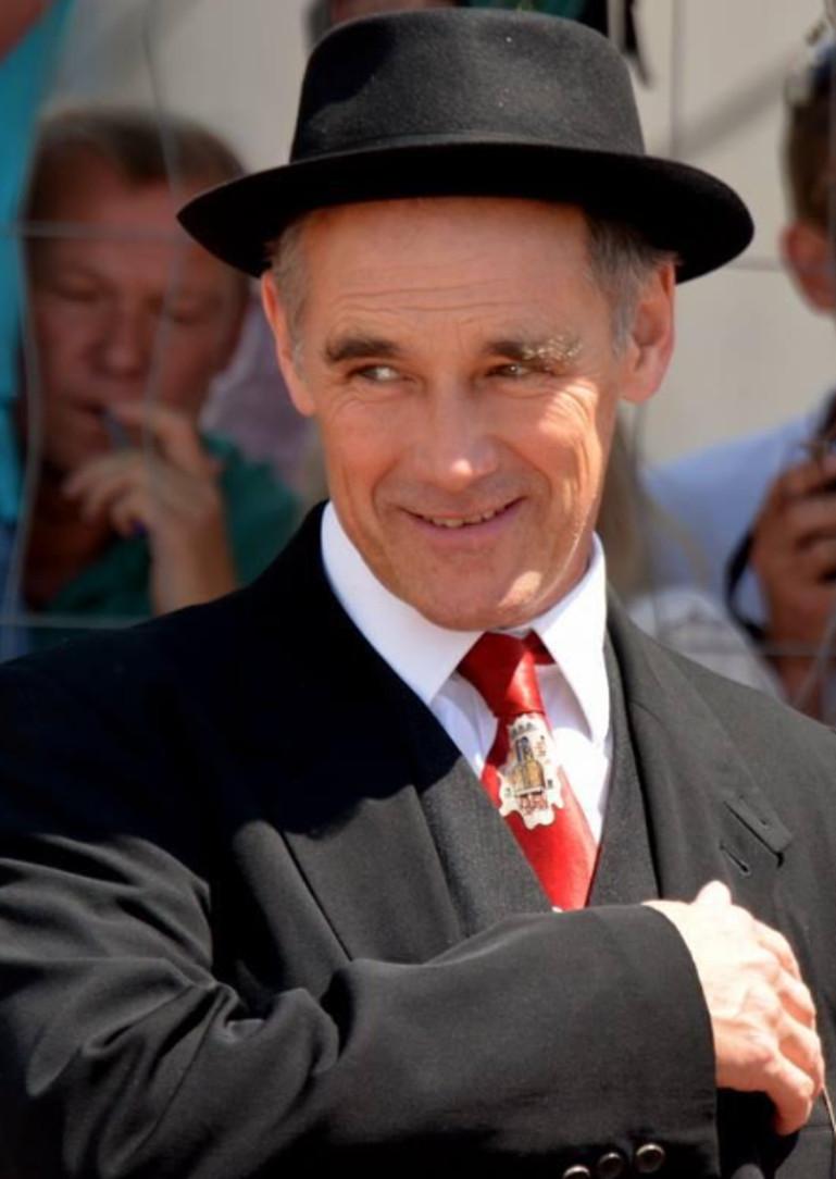 Actor Mark Rylance served as first artistic director at the newly opened Shakespeare’s Globe in London for 10 years. Alongside his impressive stage career he’s also appeared in some of the biggest movies of the last 10 years, including Dunkirk