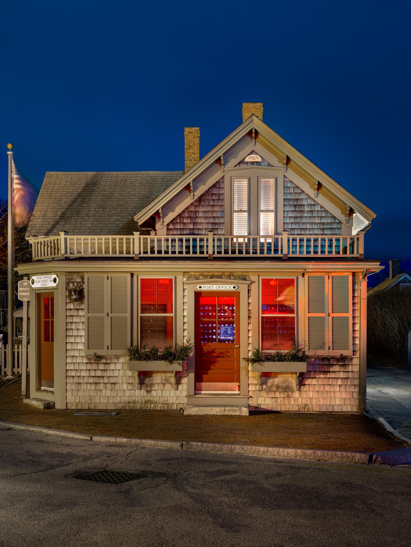 Mark S. Kornbluth Color Photograph – Postamt, Siasconset – Nantucket