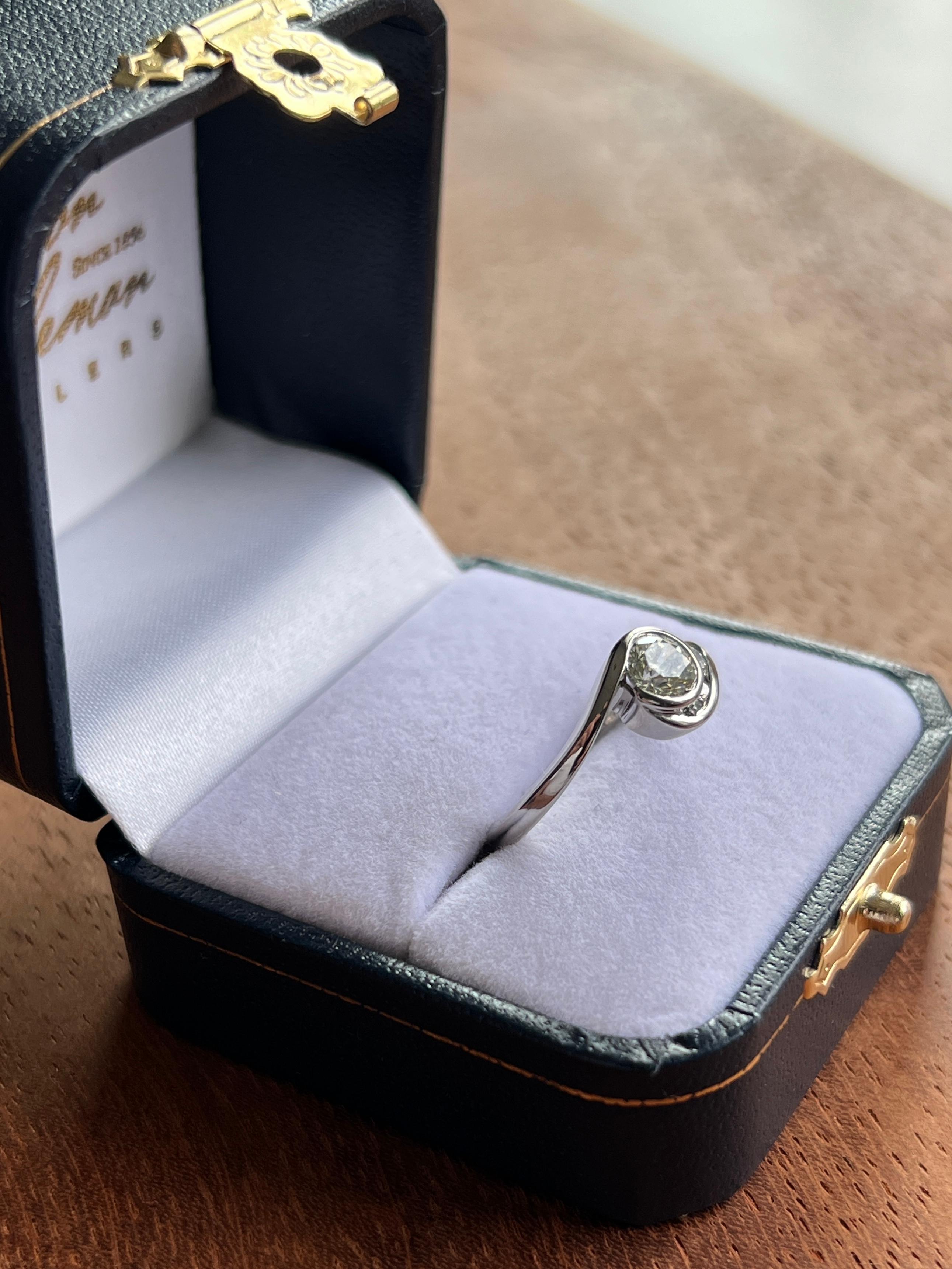 Mark Schneider Bague de fiançailles à contournement libre en palladium avec diamant rond 0,78 TCW en vente 5