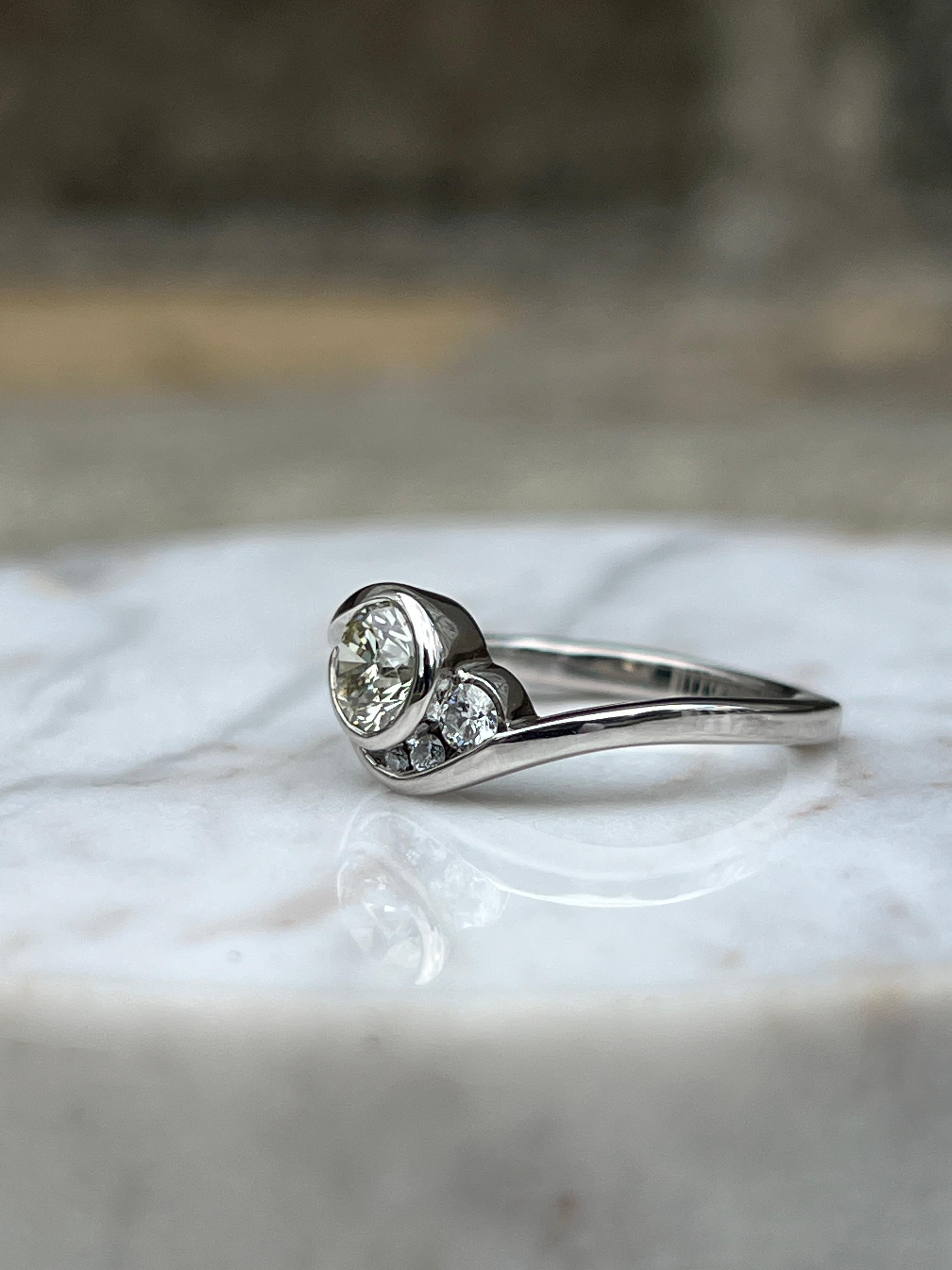 Contemporain Mark Schneider Bague de fiançailles à contournement libre en palladium avec diamant rond 0,78 TCW en vente