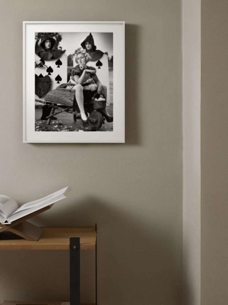 Drew as Alice, photographie d'art, 1993 en vente 5
