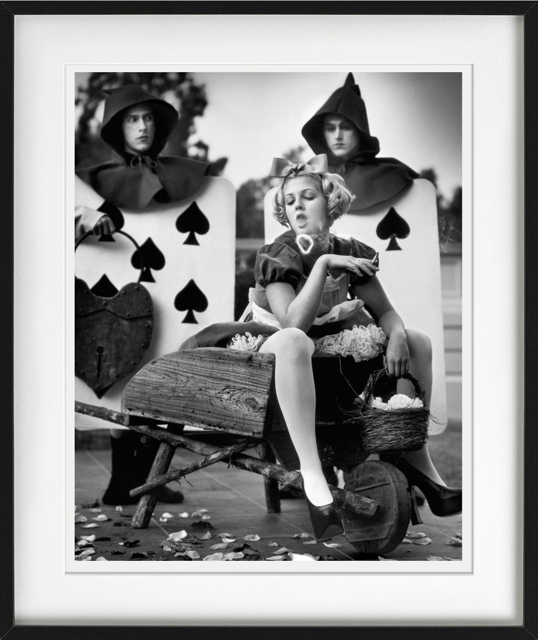 Drew Barrymore en train de boxer, portrait en noir et blanc photographié par Mark Seliger. 

Tous les tirages sont en édition limitée. Disponible en plusieurs tailles. Encadrement haut de gamme sur demande.

Toutes les impressions sont réalisées et