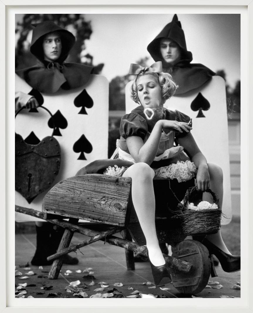 Drew as Alice, photographie d'art, 1993 en vente 3