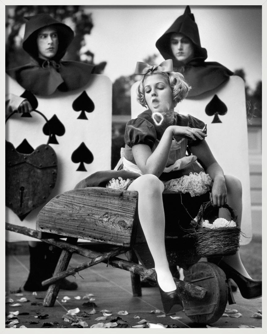 Drew as Alice, photographie d'art, 1993 en vente 4
