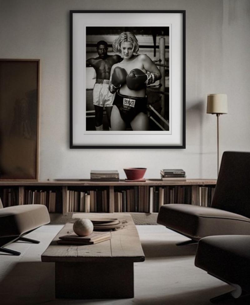 Drew Barrymore, Boxing - Schwarz-Weiß-Porträt, Kunstfotografie, 1993 im Angebot 5