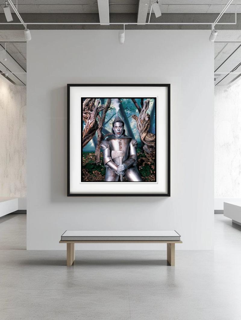 Jerry Selig, en tant que personnage du Magicien d'Oz, photographié par Mark Seliger. 

Tous les tirages sont en édition limitée. Disponible en plusieurs tailles. Encadrement haut de gamme sur demande.

Toutes les impressions sont réalisées et