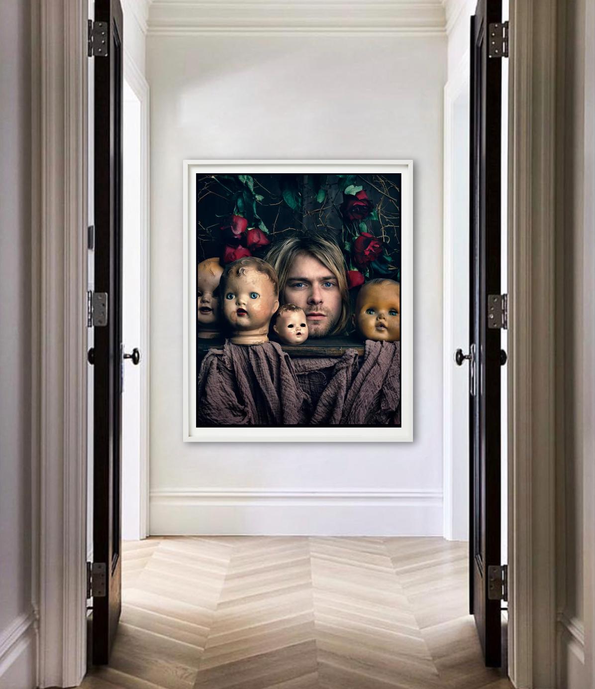 Kurt Cobain, Kalamazoo – Porträt mit Puppenköpfen, Kunstfotografie, 1993 (Zeitgenössisch), Photograph, von Mark Seliger