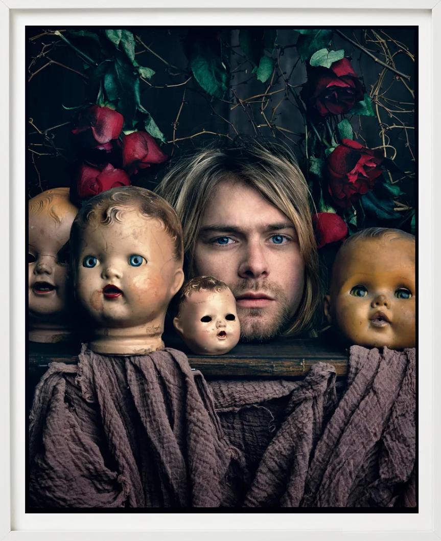 Kurt Cobain, Kalamazoo – Porträt mit Puppenköpfen, Kunstfotografie, 1993 im Angebot 1