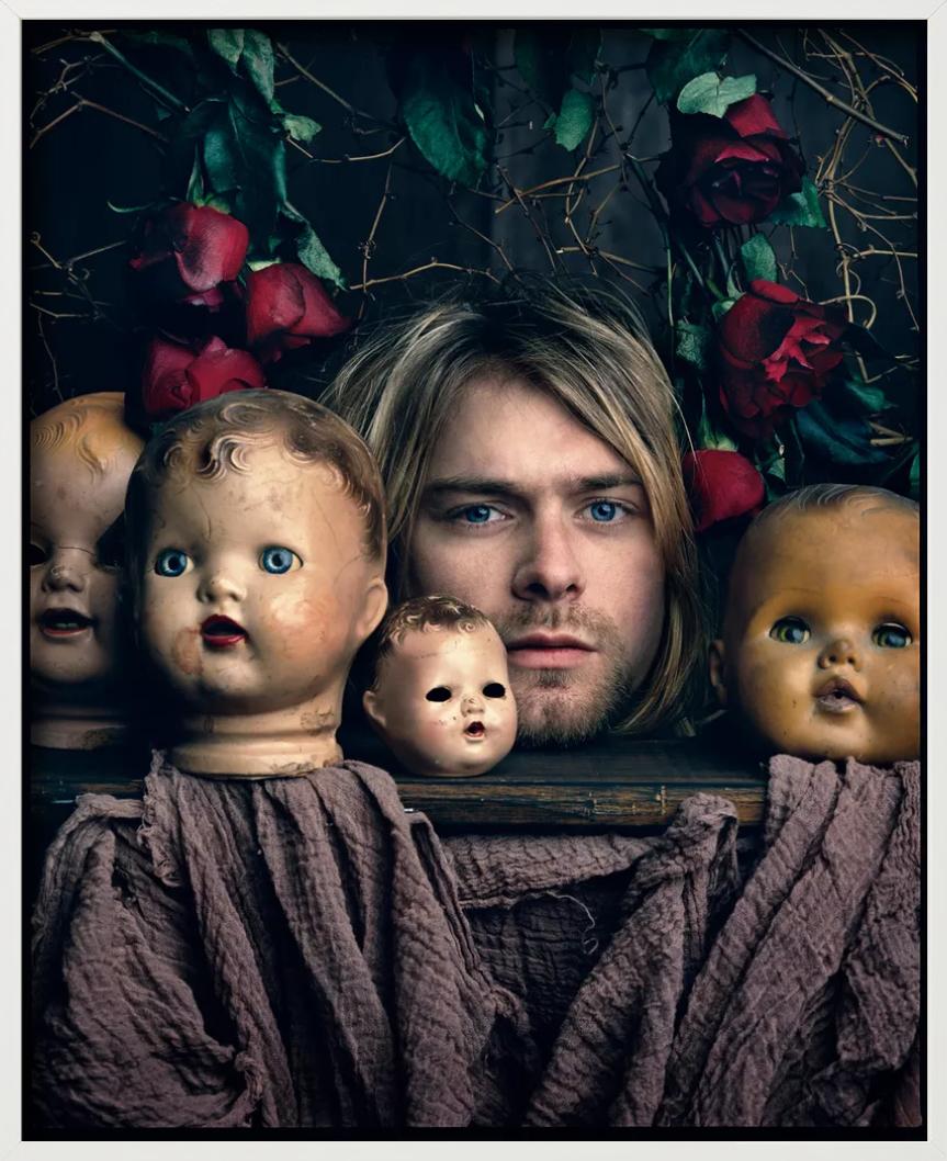 Kurt Cobain, Kalamazoo – Porträt mit Puppenköpfen, Kunstfotografie, 1993 im Angebot 4