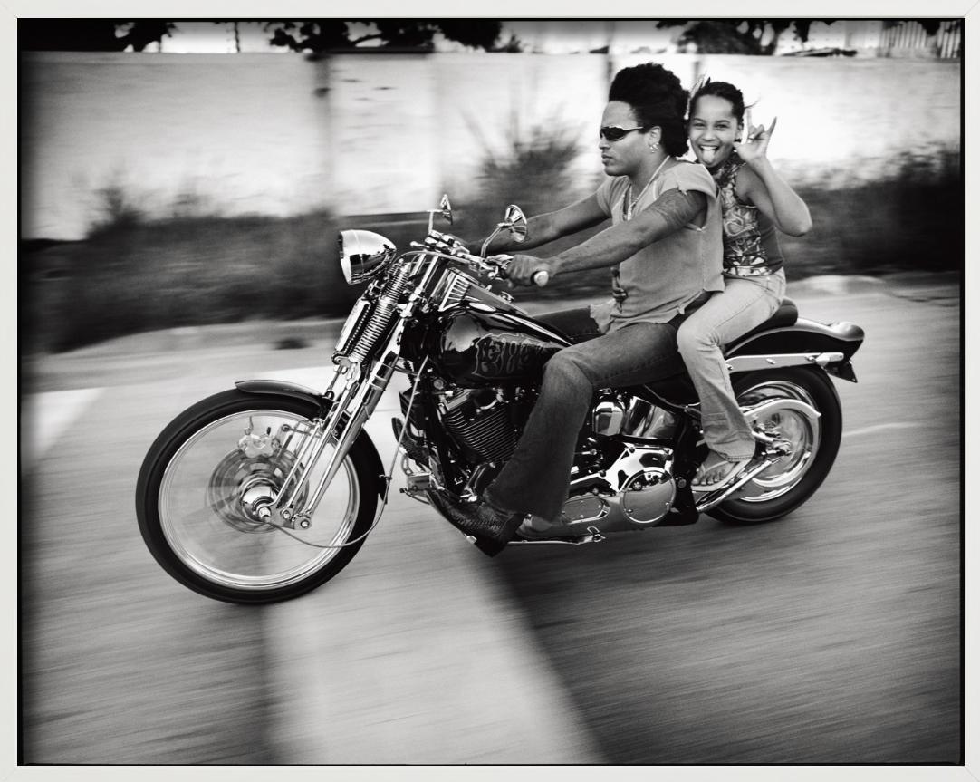 Lenny Kravitz et Zoe Kravitz - Riding A Motorbike, Diptych Fine Arts, 2008 - Photograph de Mark Seliger