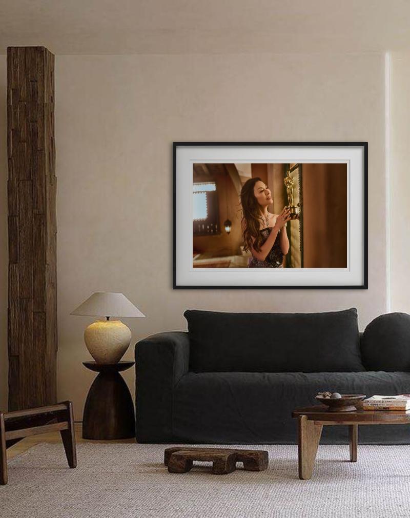 Michelle Yeoh – Oscar Michelle Yeoh – Nahaufnahme, Kunstfotografie, 2023 (Zeitgenössisch), Photograph, von Mark Seliger
