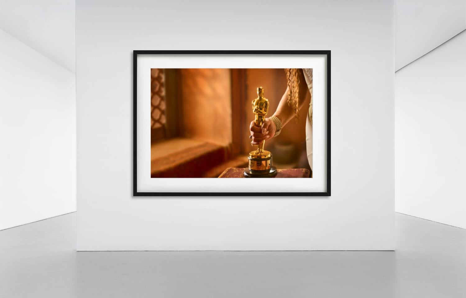 Ruth Carter – Nahaufnahme von Oscar, Kunstfotografie, 2023 im Angebot 5