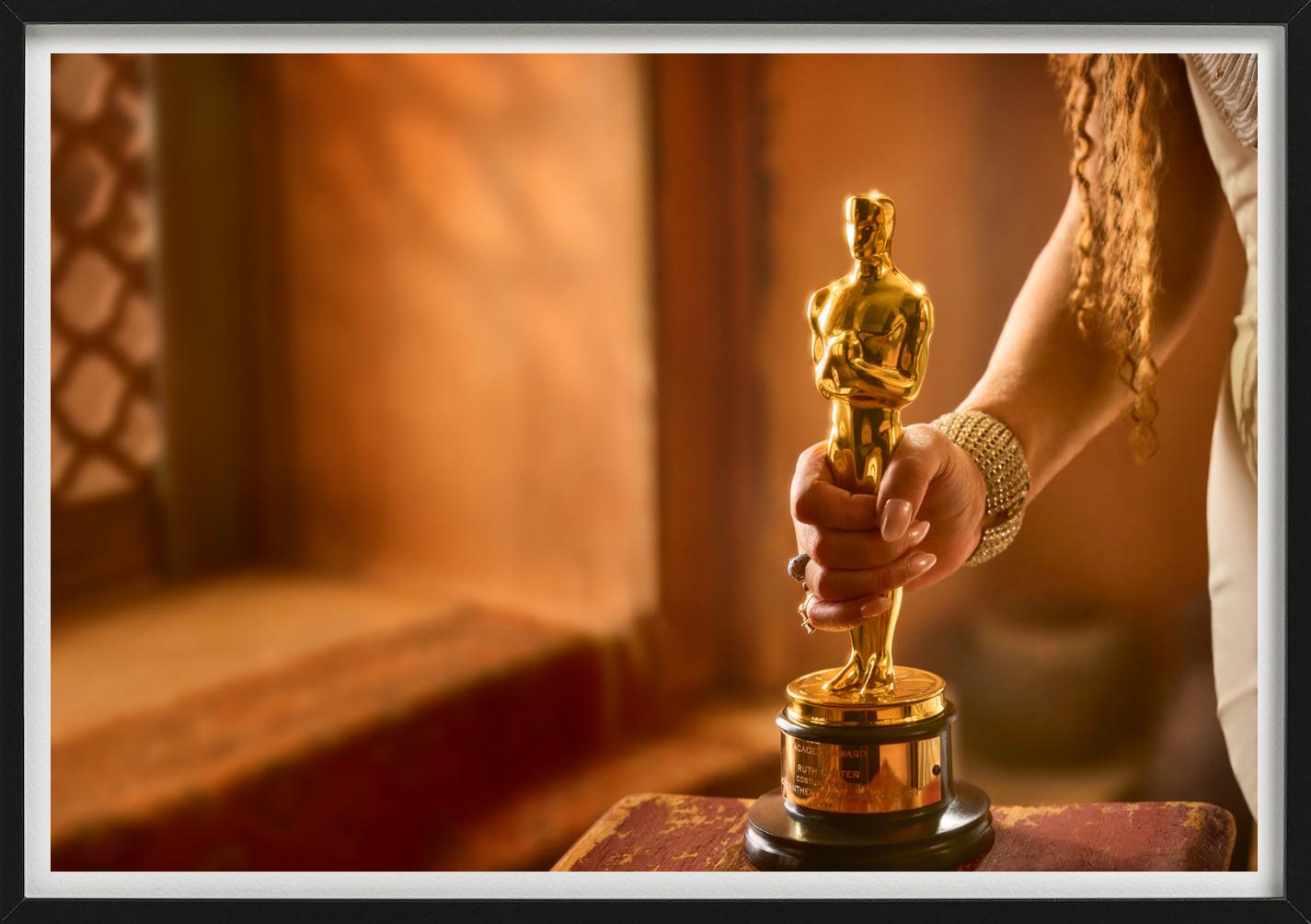 Ruth E. Carter mit ihrem Oscar, Nahaufnahme aus dem Oscar's Shoot 2023, fotografiert von Mark Seliger. 

Alle Drucke sind in limitierter Auflage erhältlich. Erhältlich in mehreren Größen. Hochwertige Einrahmung auf Anfrage.

Alle Drucke werden von