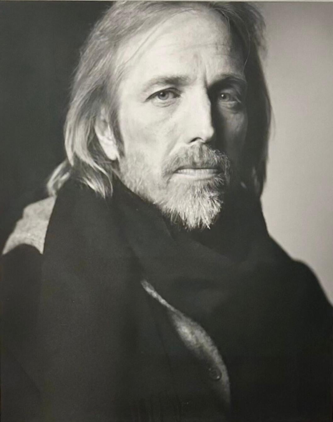 Tom Petty, New York, 1995' Impression gélatino-argentique Photographie de célébrités - Beige Portrait Photograph par Mark Seliger