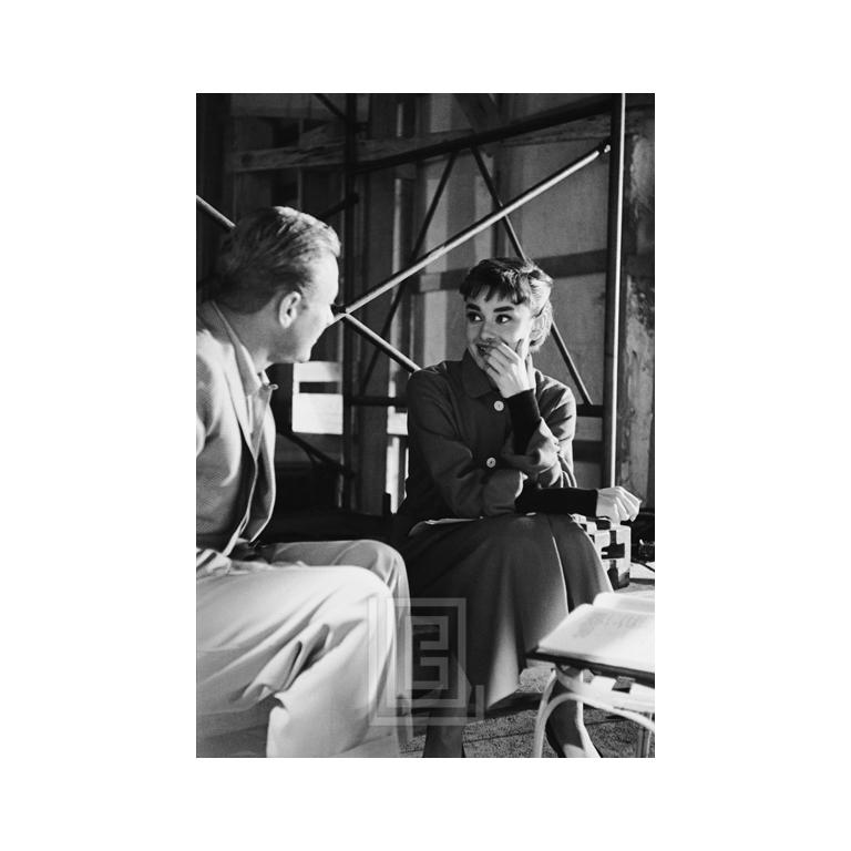 Figurative Photograph Mark Shaw - Audrey Hepburn et William Holden sur le plateau de Sabrina, Hand on Face, 1953
