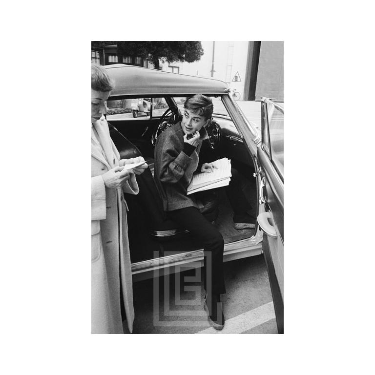 Mark Shaw Portrait Photograph – Audrey Hepburn Exits Studio Auto, 1953