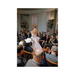 Salón Balmain, vista trasera de un vestido blanco, 1954