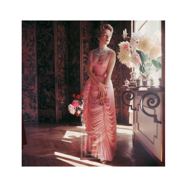 Casas de diseñadores, Viky Reynaud luciendo Dalias de Desses, 1953