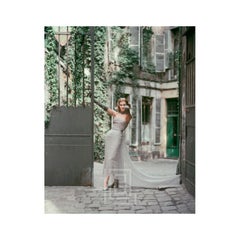 Gasa Gris Dior en Patio, 1955