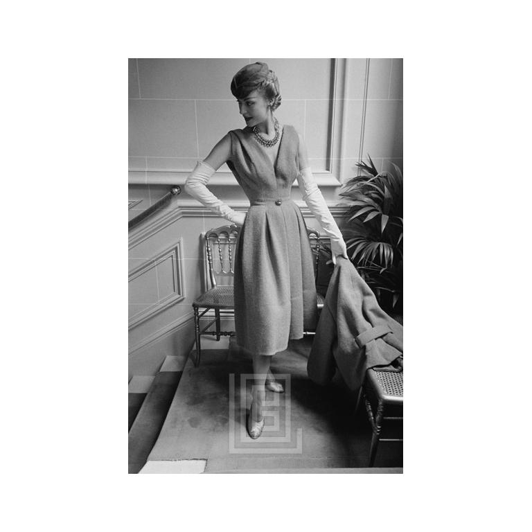 Mark Shaw Black and White Photograph – Christian Dior, Modell im Gai Paris Ensemble, 1953