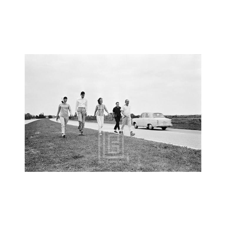 Mark Shaw Figurative Photograph - Kennedy, Jackie and Lee Radziwill, "The Hike" Sunshine Parkway, Florida, 1963