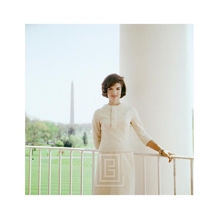 Kennedy, Jackie Color con il monumento