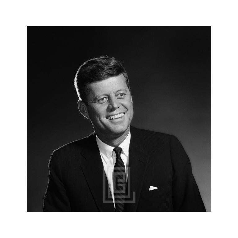 Black and White Photograph di Mark Shaw - John F. Kennedy Ritratto, di fronte, sorridente, 1959
