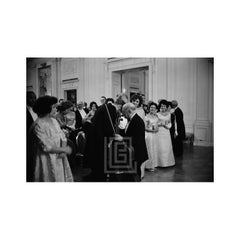 Kennedy, John habla con Pablo Casals en un concierto en la Casa Blanca, 1961