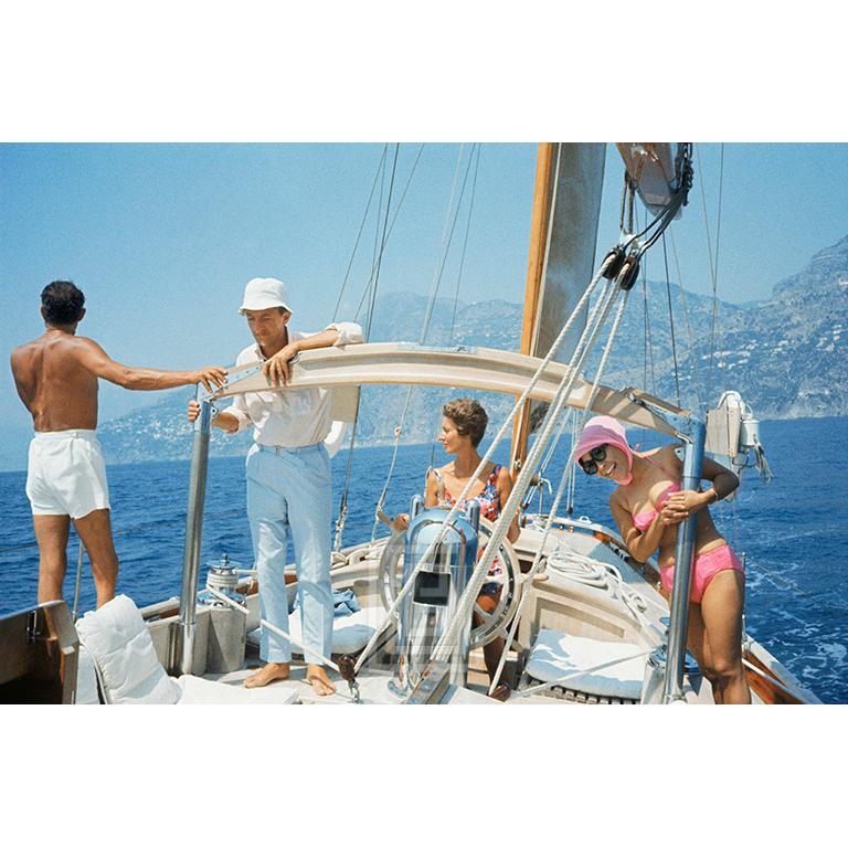 Mark Shaw Color Photograph – Kennedy Kennedy, Ravello Trip, Gianni & Marella Agnelli auf ihrer Yacht 