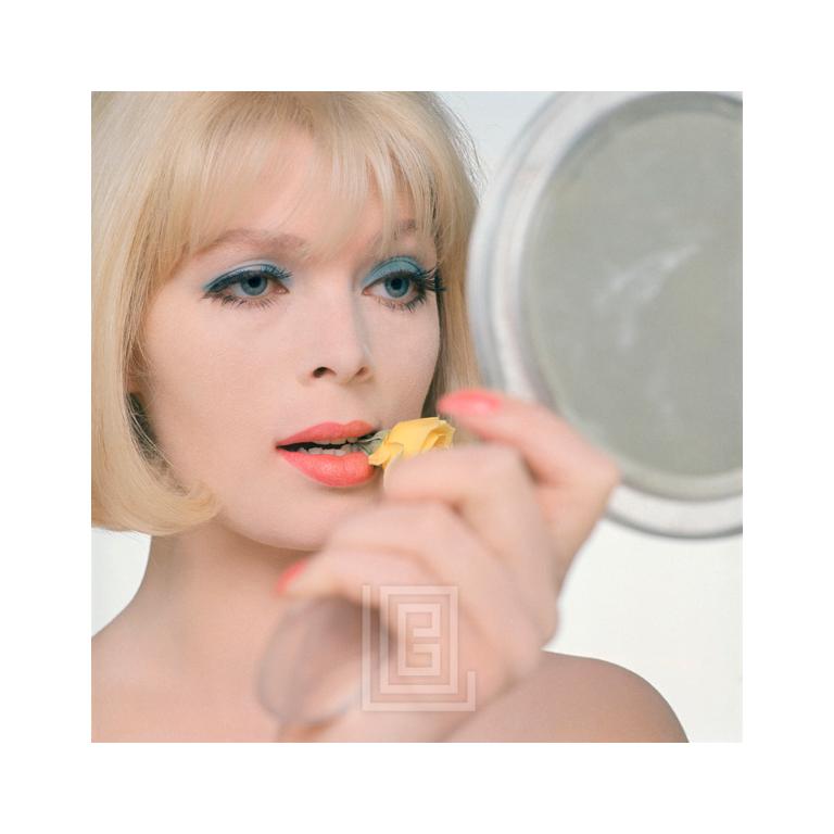 Nico avec fleur et miroir, Close Up, 1960