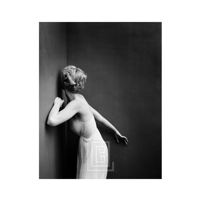 Mark Shaw Black and White Photograph – Vanity Fair Close Up in Corner, ca. 1955