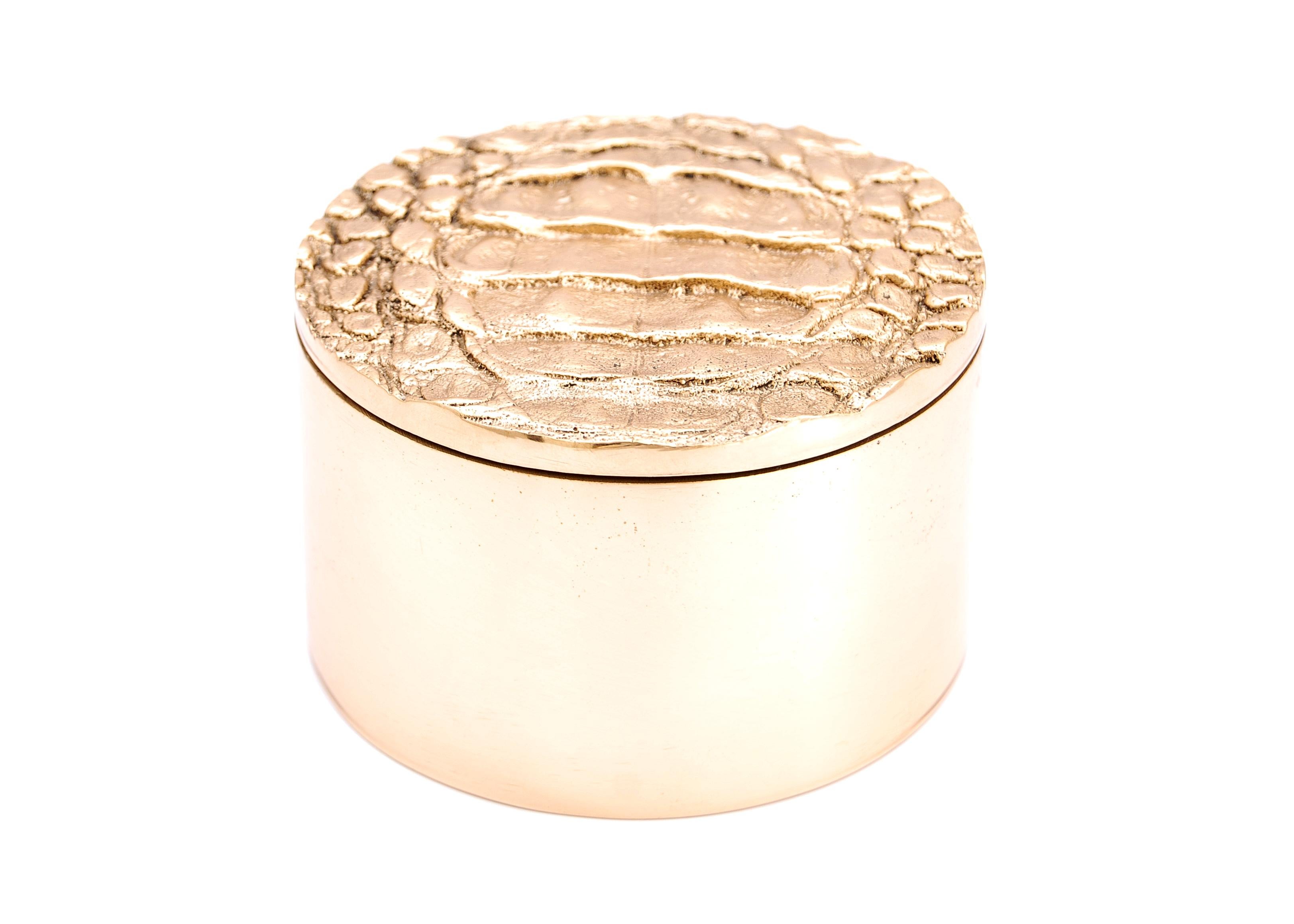 Mark small box by Fakasaka Design
Dimensions: W 10 cm D 10 cm H 6.5 cm.
Materials: polished bronze.
Also available in black/brown bronze. 

 FAKASAKA is a design company focused on production of high-end furniture, lighting, decorative objects,