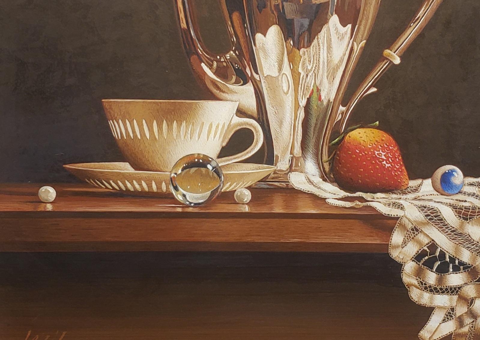  Taza de porcelana con jarra Huevo Témpera Realismo  Fresas Canicas Enmarcadas   del pintor realista Mark Thompson mide 10,5