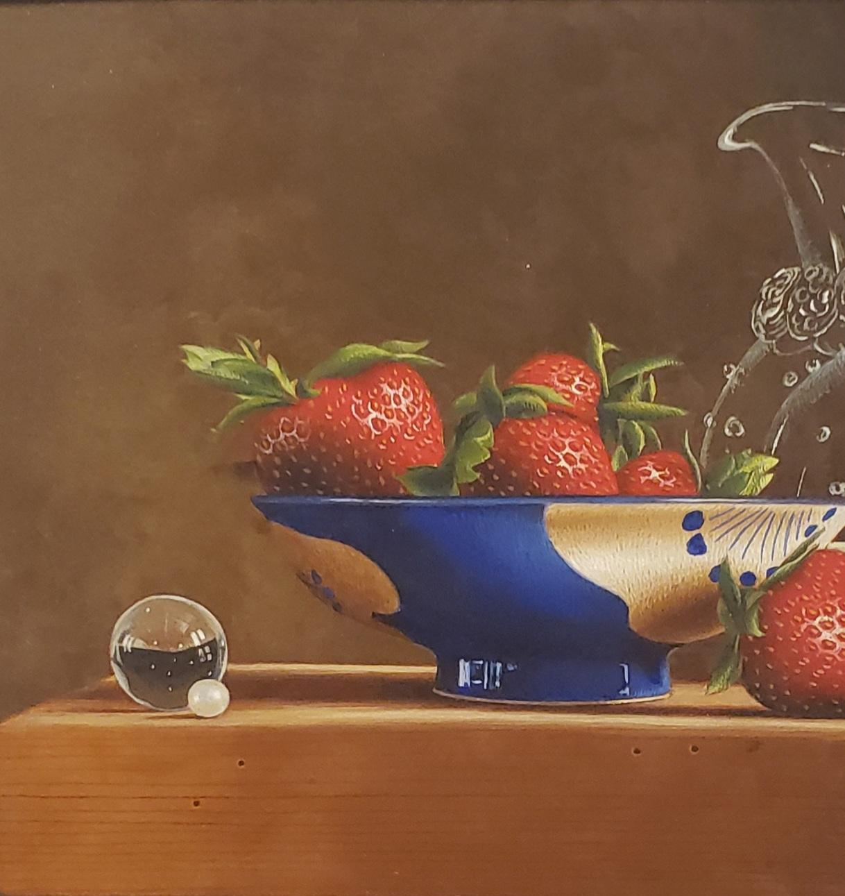 Erdbeer und Creme, Eitempera,  Realismus,  3D-Applikation, amerikanische Künstlerin (Braun), Still-Life Painting, von Mark Thompson