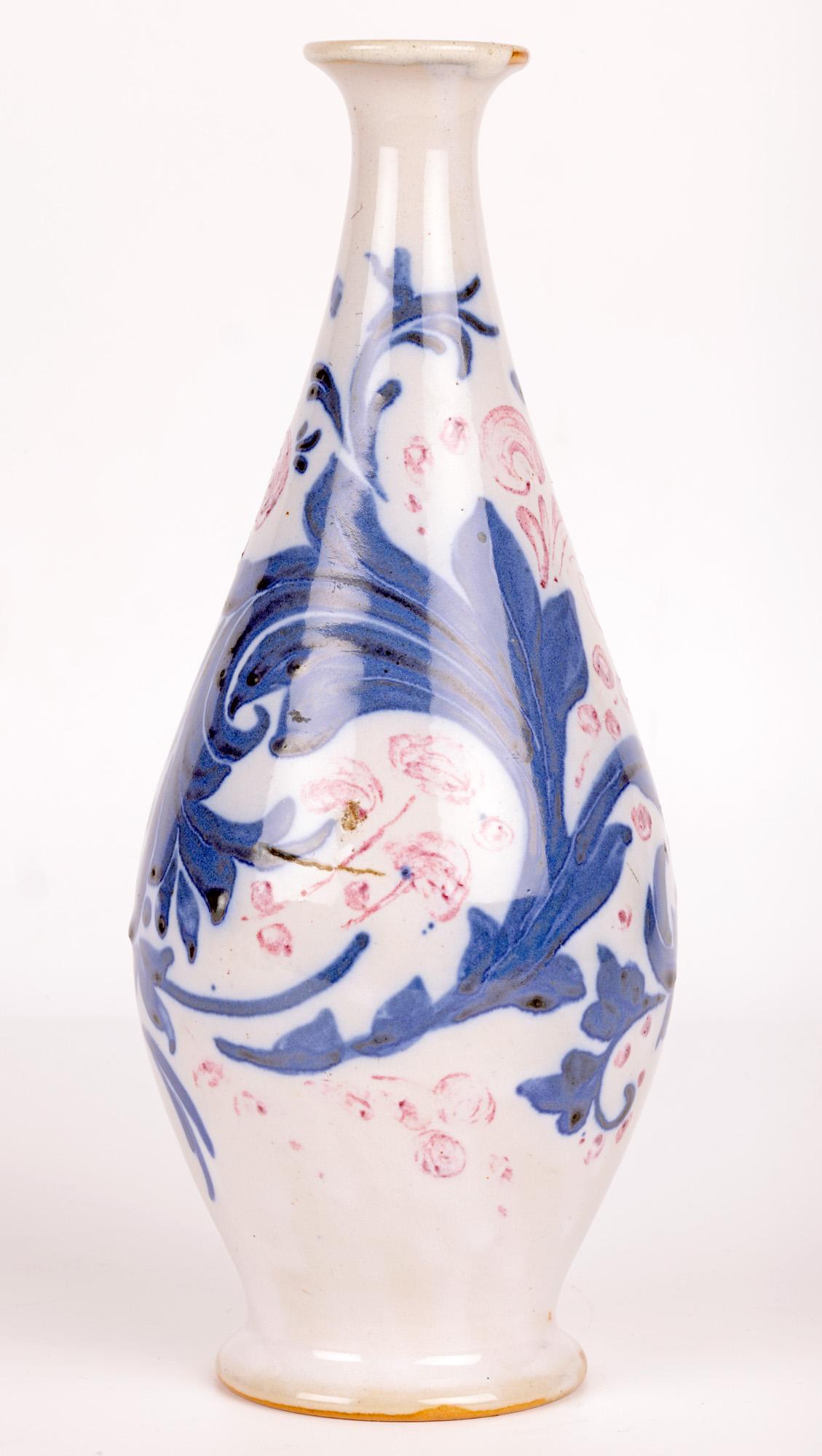 Vase abstrait à motif de feuilles et de baies de Mark V Marshall Doulton Lambeth en vente 5