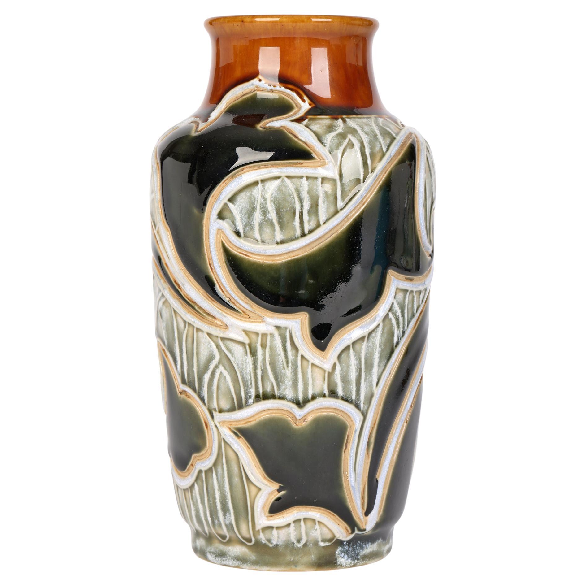 Mark V Marshall Doulton Lambeth, Jugendstil-Vase mit abstraktem Blattdesign, Mark V