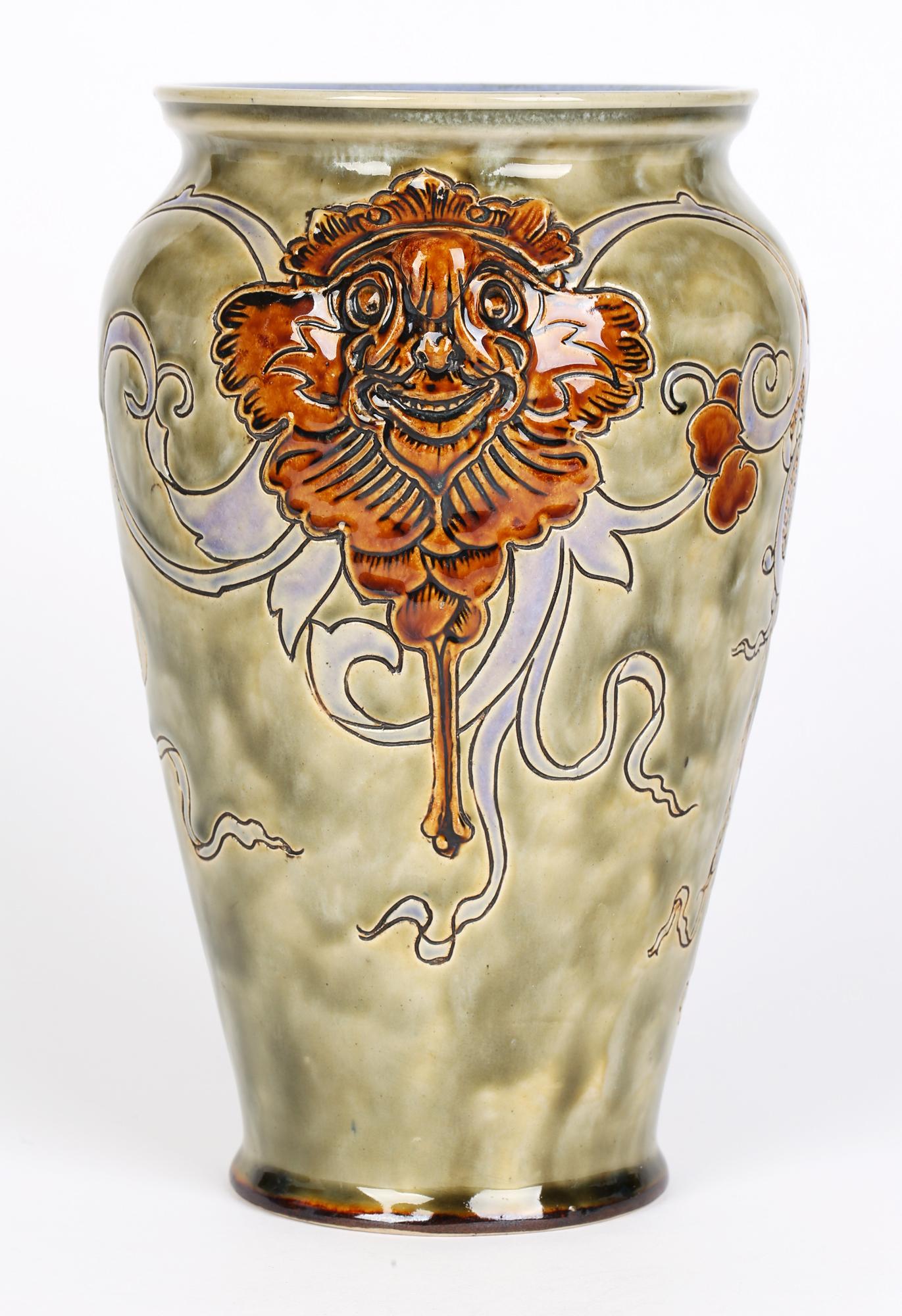 Vaso Mark V Marshall Doulton Lambeth Art Nouveau Maschera gotica grottesca in vendita 3