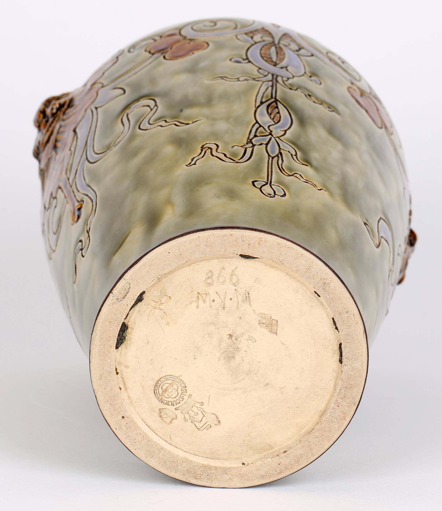 Anglais Mark V Marshall Doulton Lambeth - Vase masque gothique grotesque Art Nouveau en vente