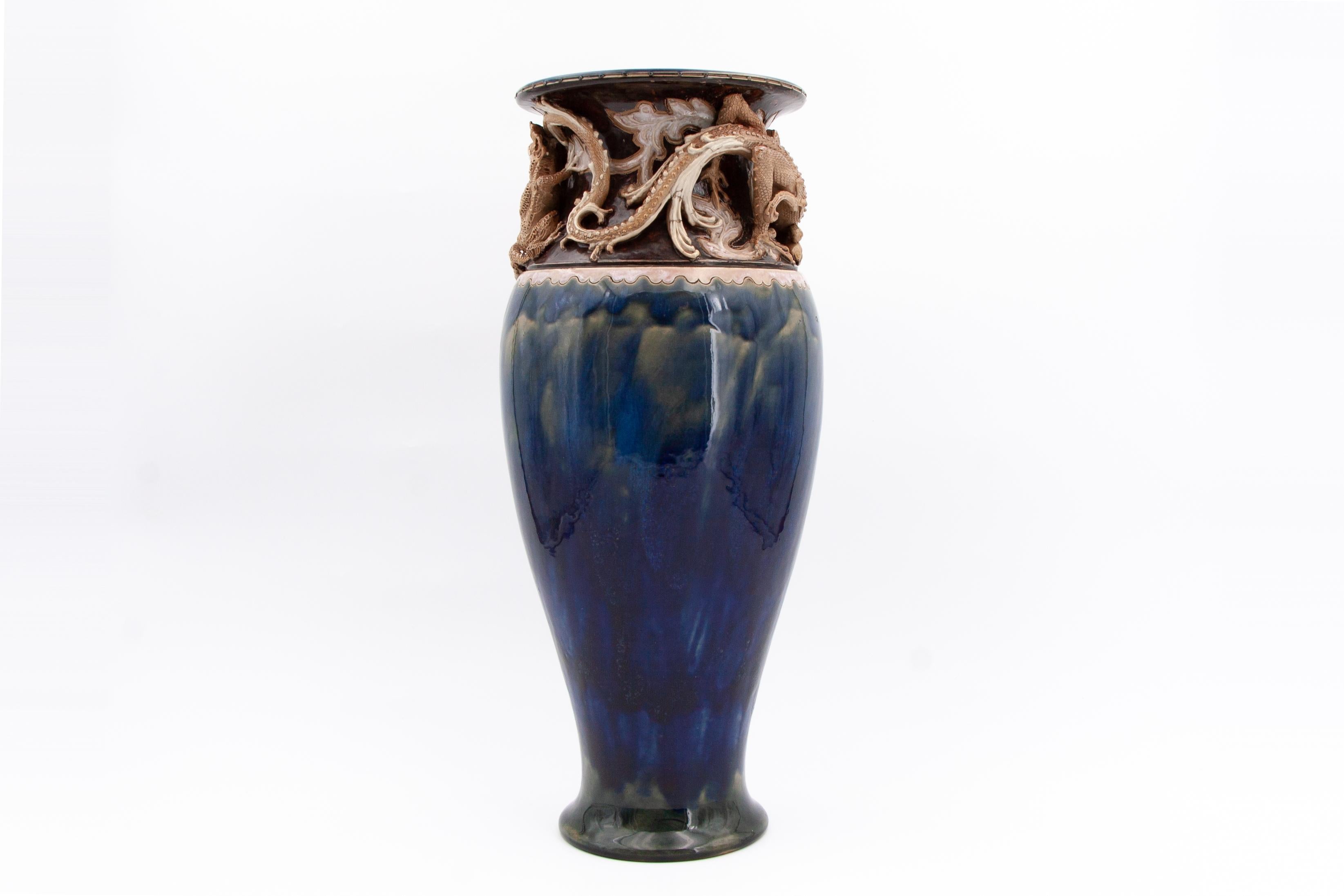 Britannique Vase Art Nouveau/Renaissance néo-gothique de Mark V. Marshall Doulton Lambeth en vente