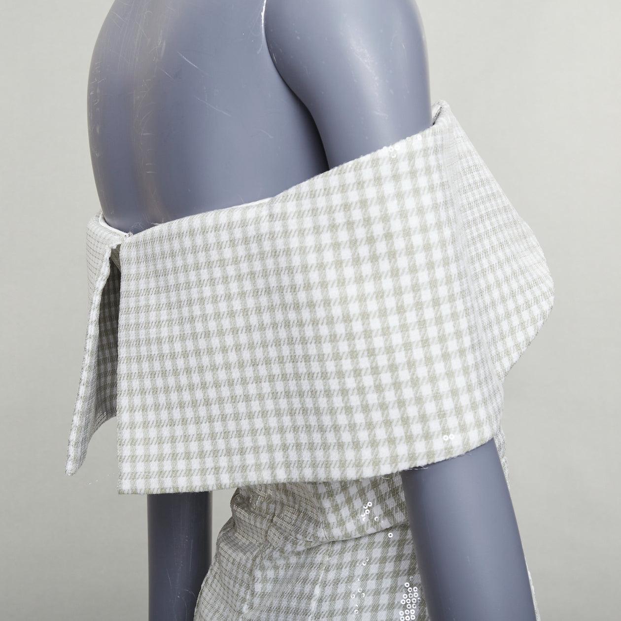 Markarian Passerella Regina verde bianco paillettes gingham spalla fredda mini abito US0 XS
Riferimento: AAWC/A01359
Marchio: Markarian
Modello: Regina
Materiale: Poliestere
Colore: Greene & Greene, Whiting
Modello: Gingham
Chiusura: zip
Fodera:
