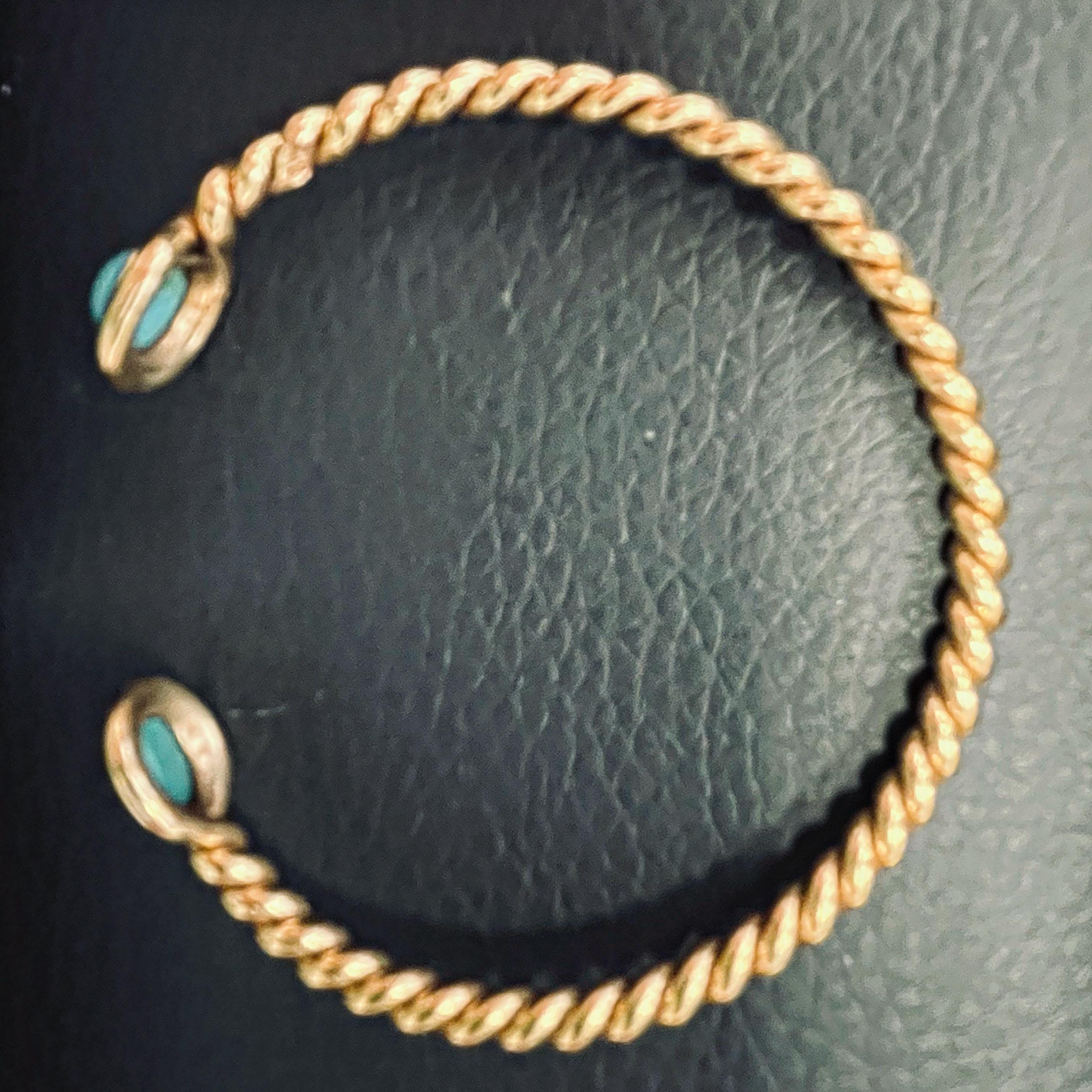 Bracelet jonc en or 18 carats et turquoise, 16 cm de circonférence, vers 1970 en vente 1