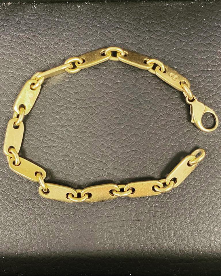 Modernist Marked 18 Carat Gold Vintage Italian Chain Bracelet, Circa 1980s For Sale