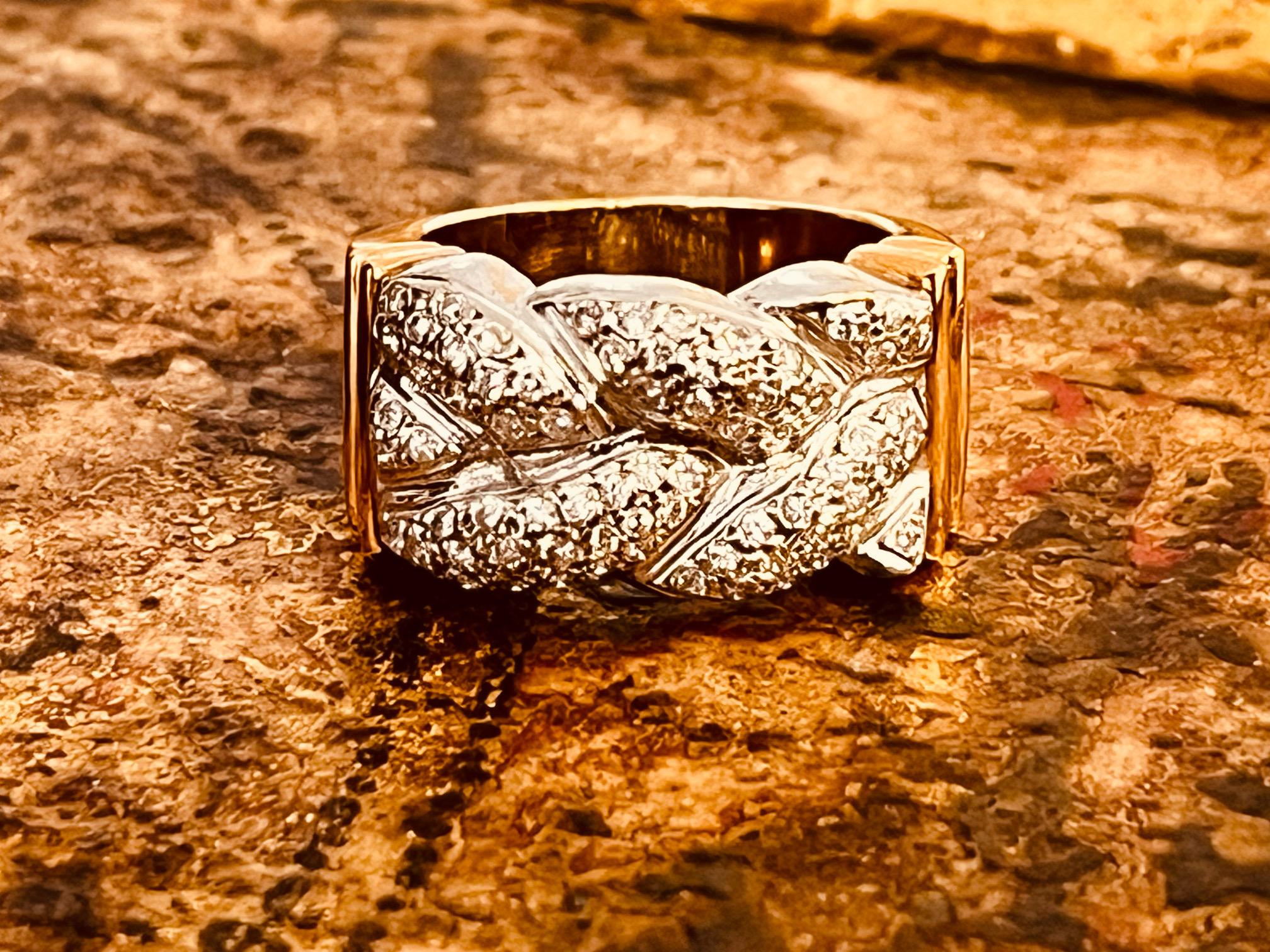 Marked 18k, 70 Diamonds Set Rope Ring in White and Yellow Gold, circa 1960s For Sale 4