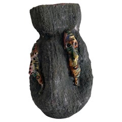 Vaso marcato Amalfi Studio A con smalto lavico brutalista e facce applicate, Italia, anni '60