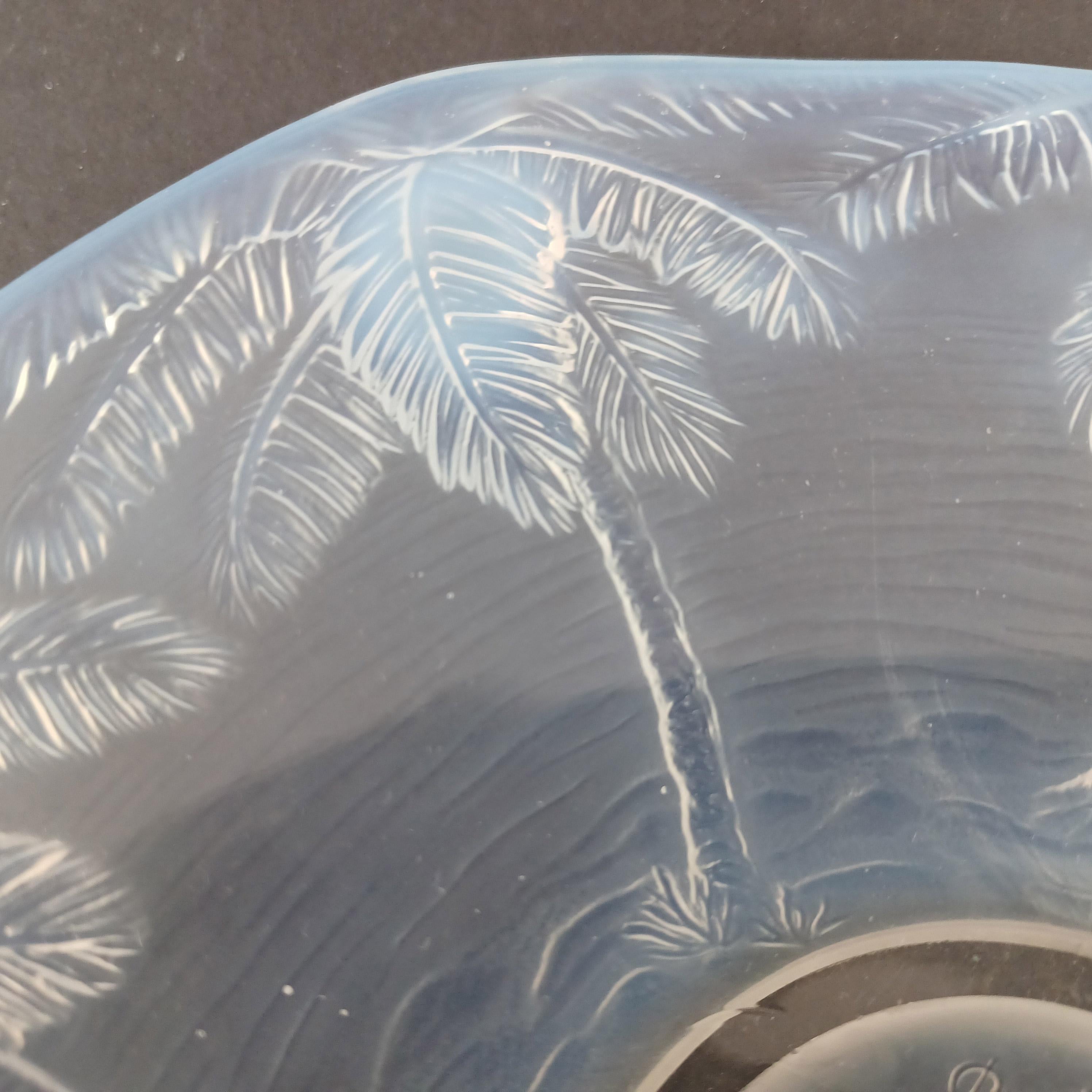 MARCADO Barolac Art Decó Opalina / Opalescente Plato de Cristal Palmeras en venta 2