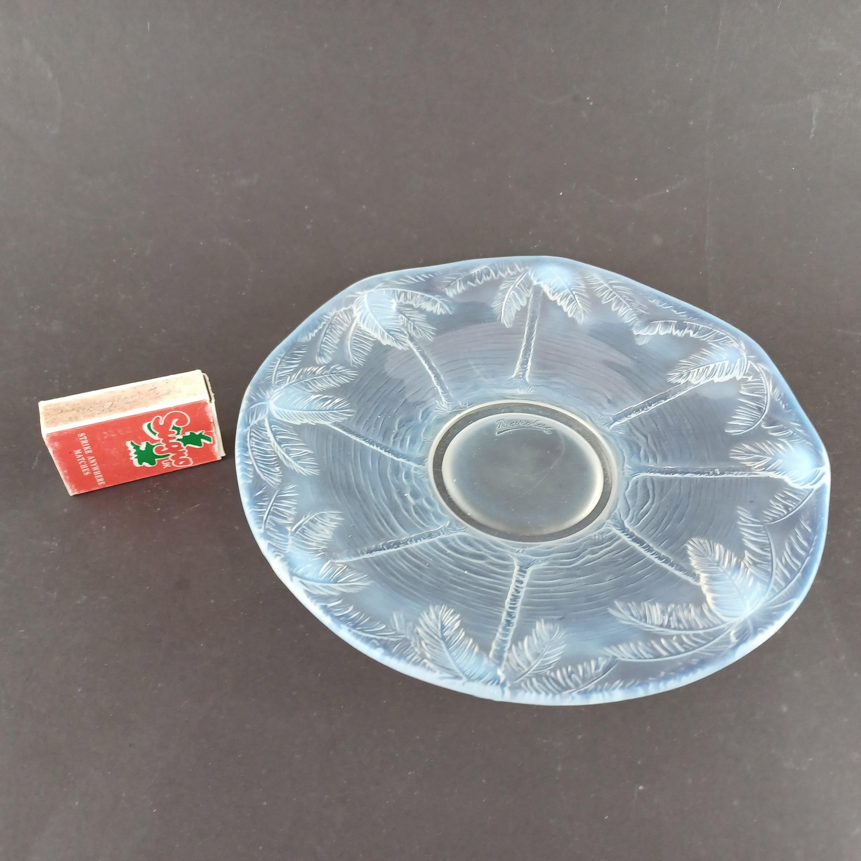 MARCADO Barolac Art Decó Opalina / Opalescente Plato de Cristal Palmeras en venta 3