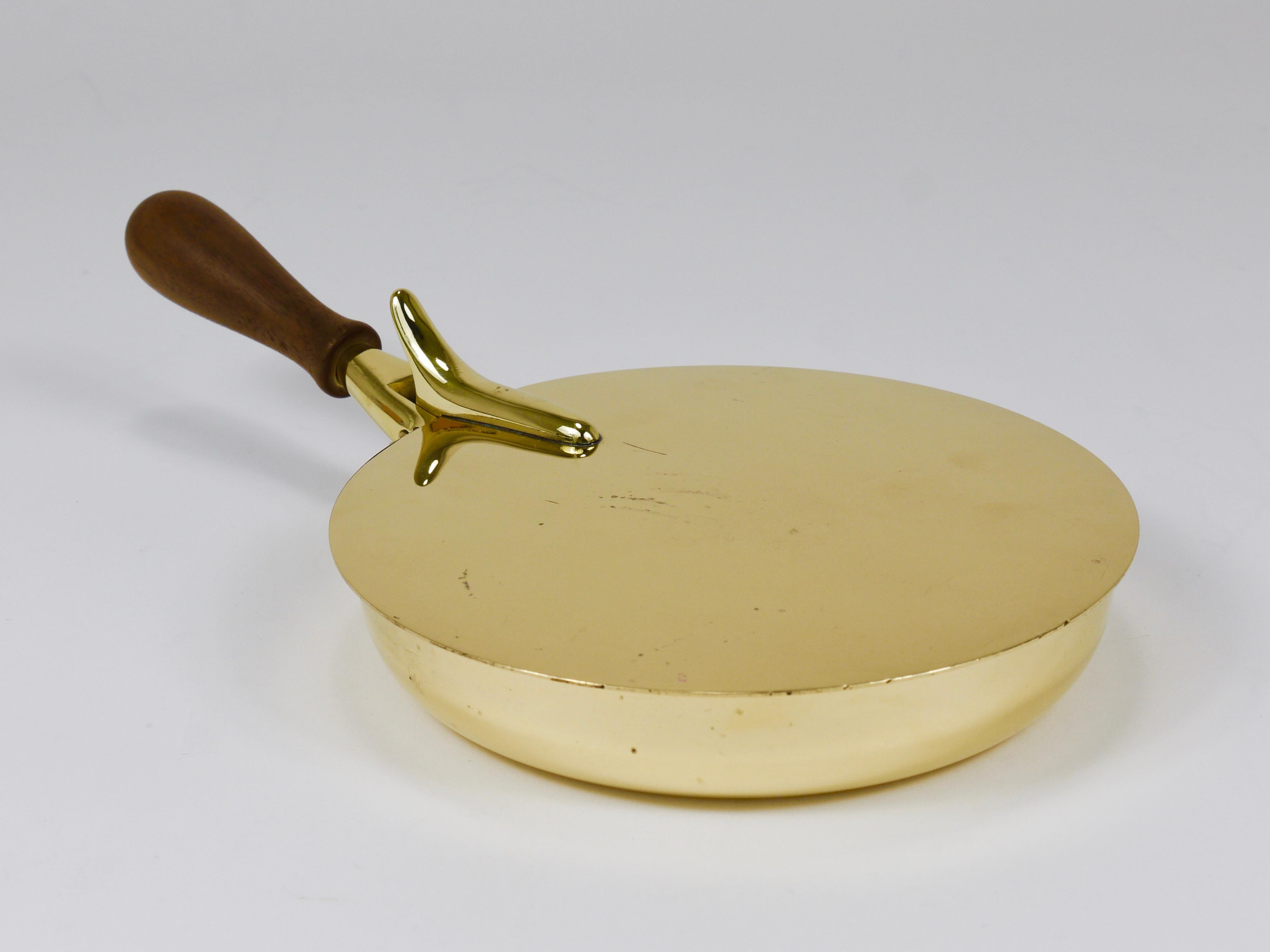 Cendrier en laiton avec couvercle et poignée, marqué Carl Aubock Butler, Vienne, années 1950 en vente 6