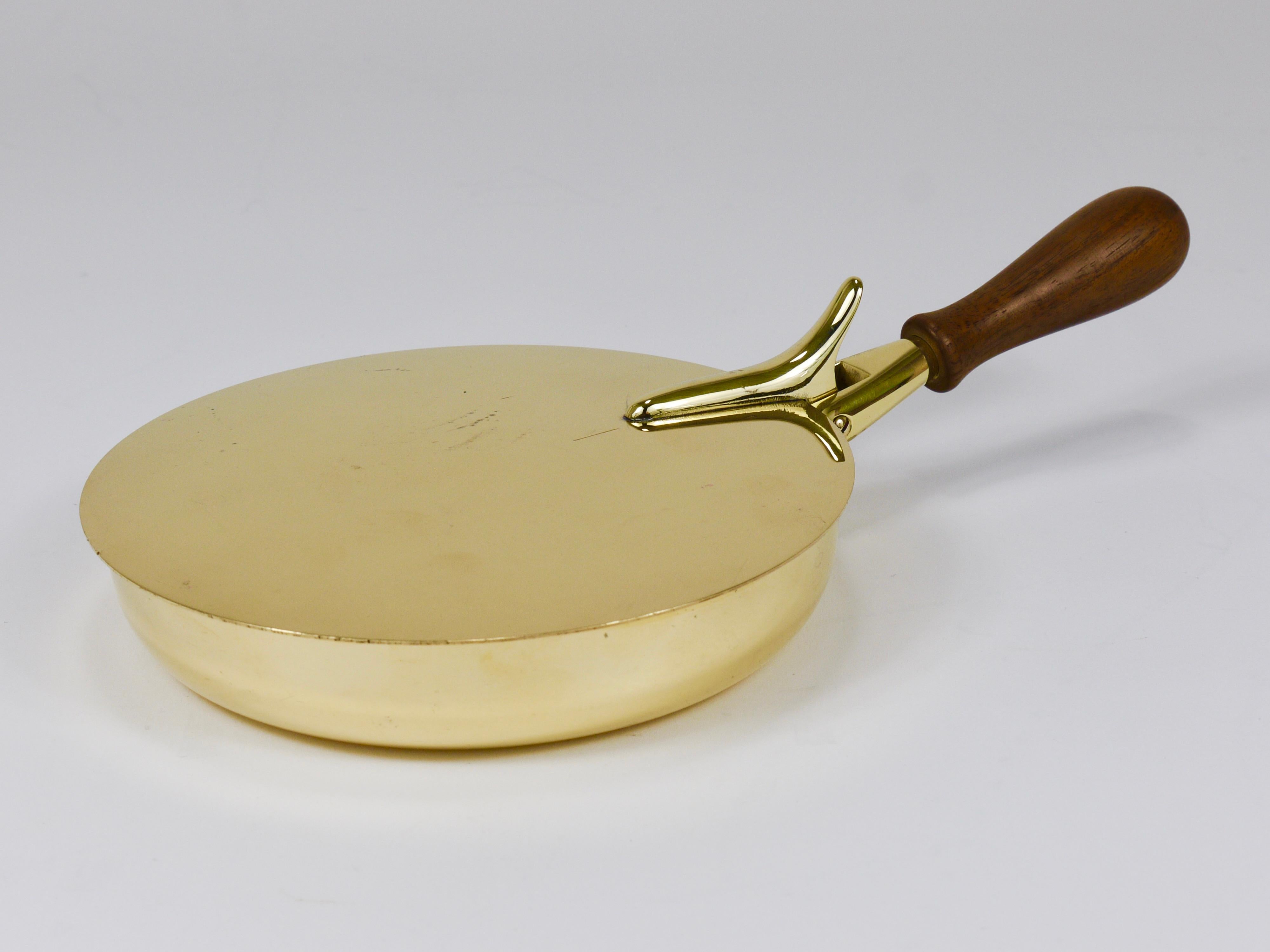 Cendrier en laiton avec couvercle et poignée, marqué Carl Aubock Butler, Vienne, années 1950 en vente 7