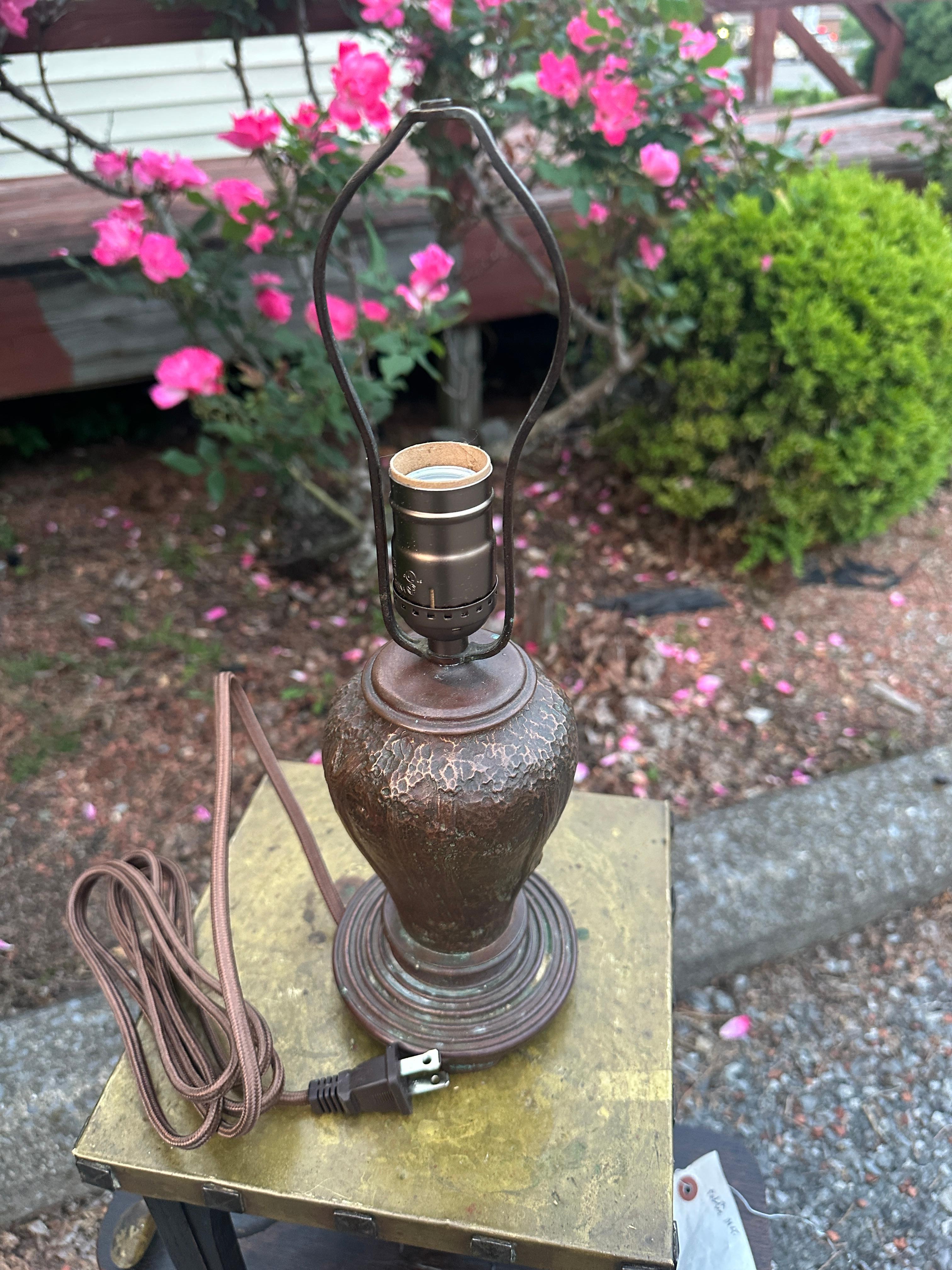 Marked Handel Table Lamp Base- W7857 In Good Condition For Sale In Shamokin Dam, PA
