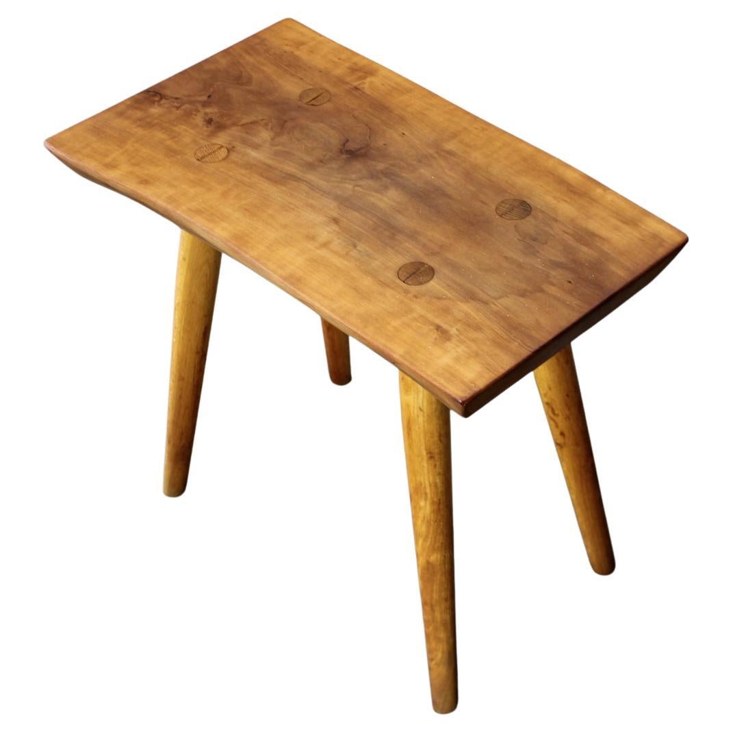 Tabouret en cerisier ULUV du milieu du siècle, Tchécoslovaquie, 1960 en vente